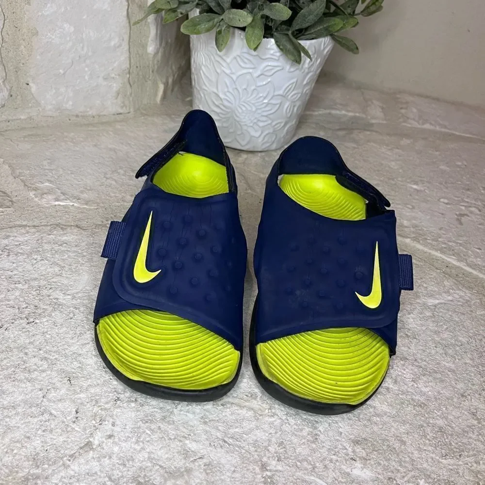 Nike navy blue/limegreen water shoes